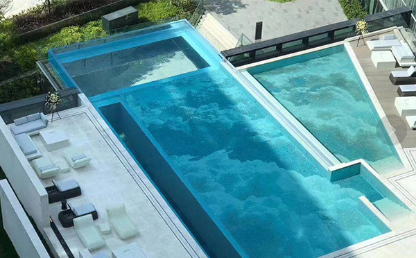 透明泳池用亚克力还是钢化玻璃