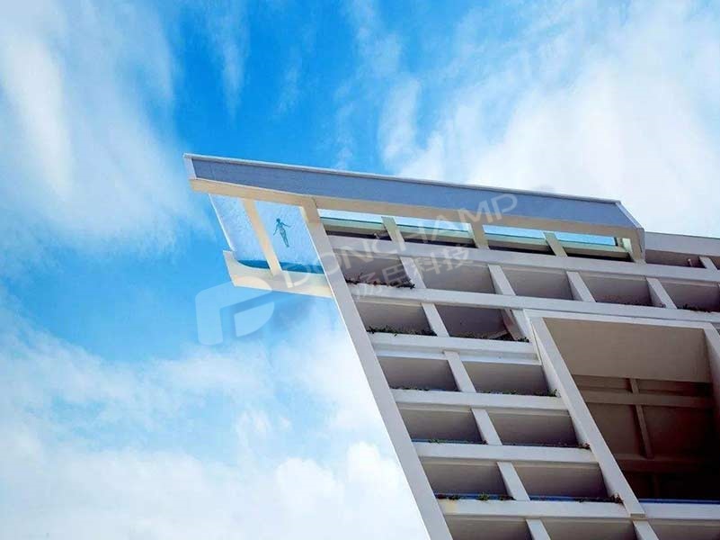 三亚康年酒店悬挑泳池