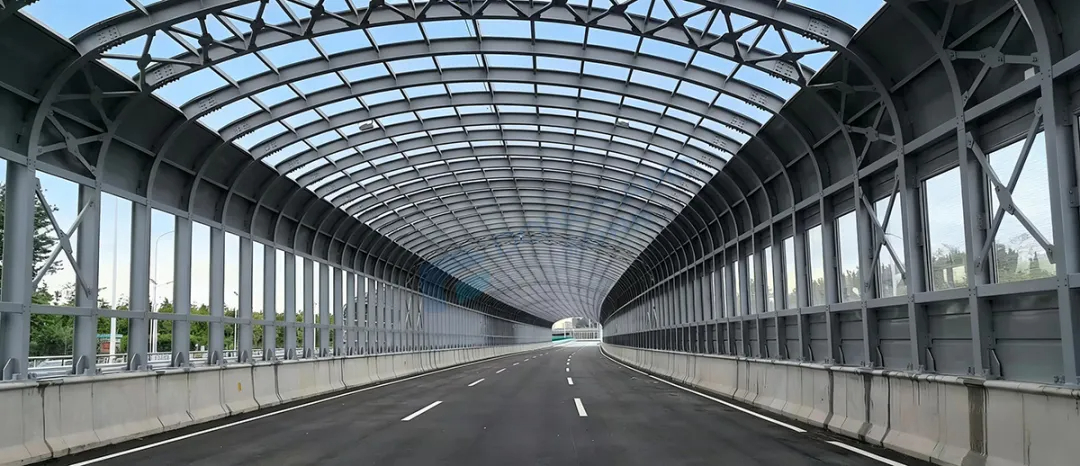 北京北清路上的隔音守护者:汤臣亚克力声屏障板 (3)